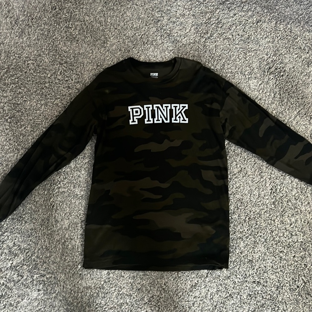 PINK long sleeve camo tee. Size XS, oversized fit.